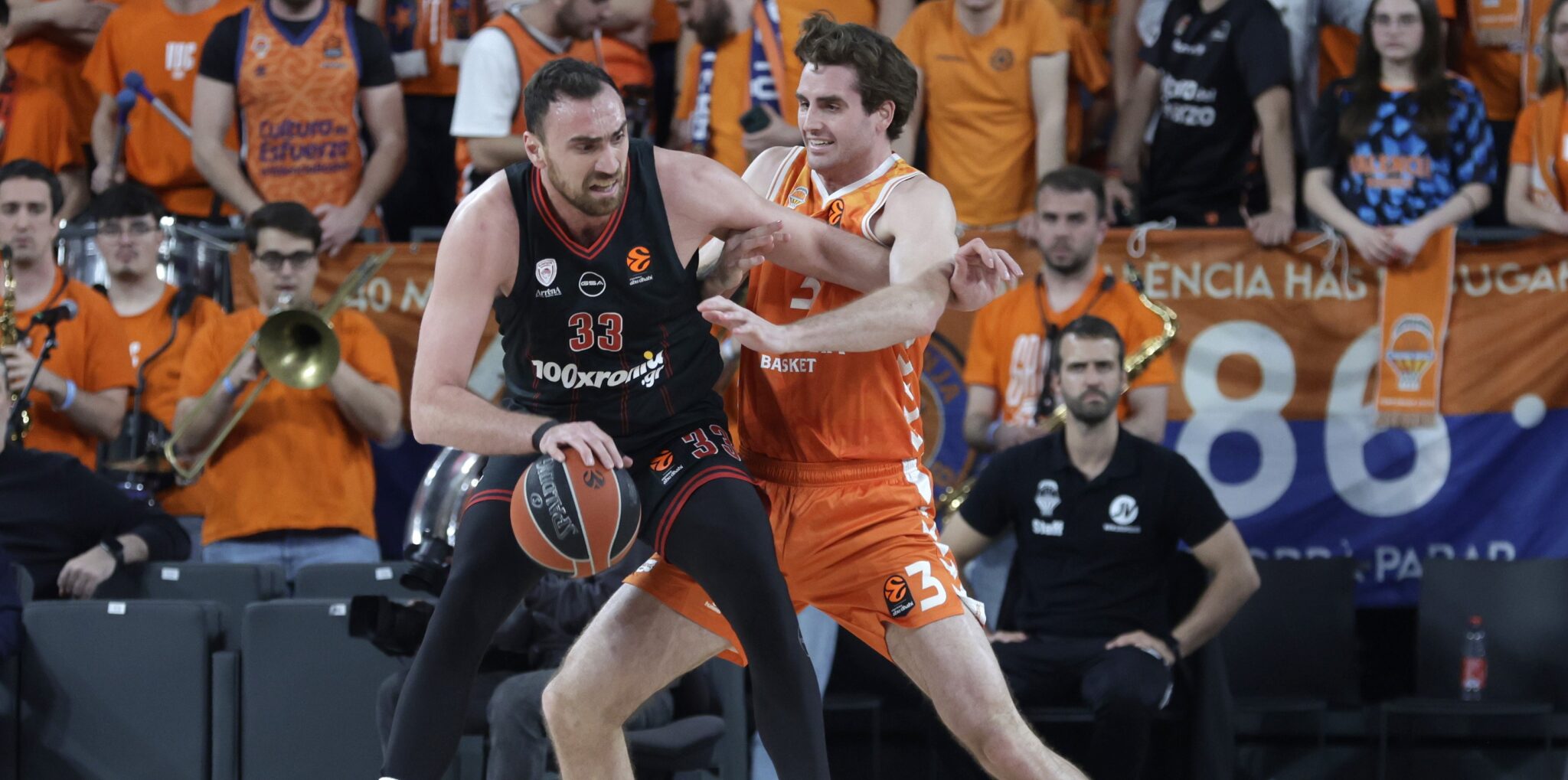 Έχασε στο φινάλε από τη Βαλένθια ο Ολυμπιακός και το πλεονέκτημα παραμένει ανοικτό