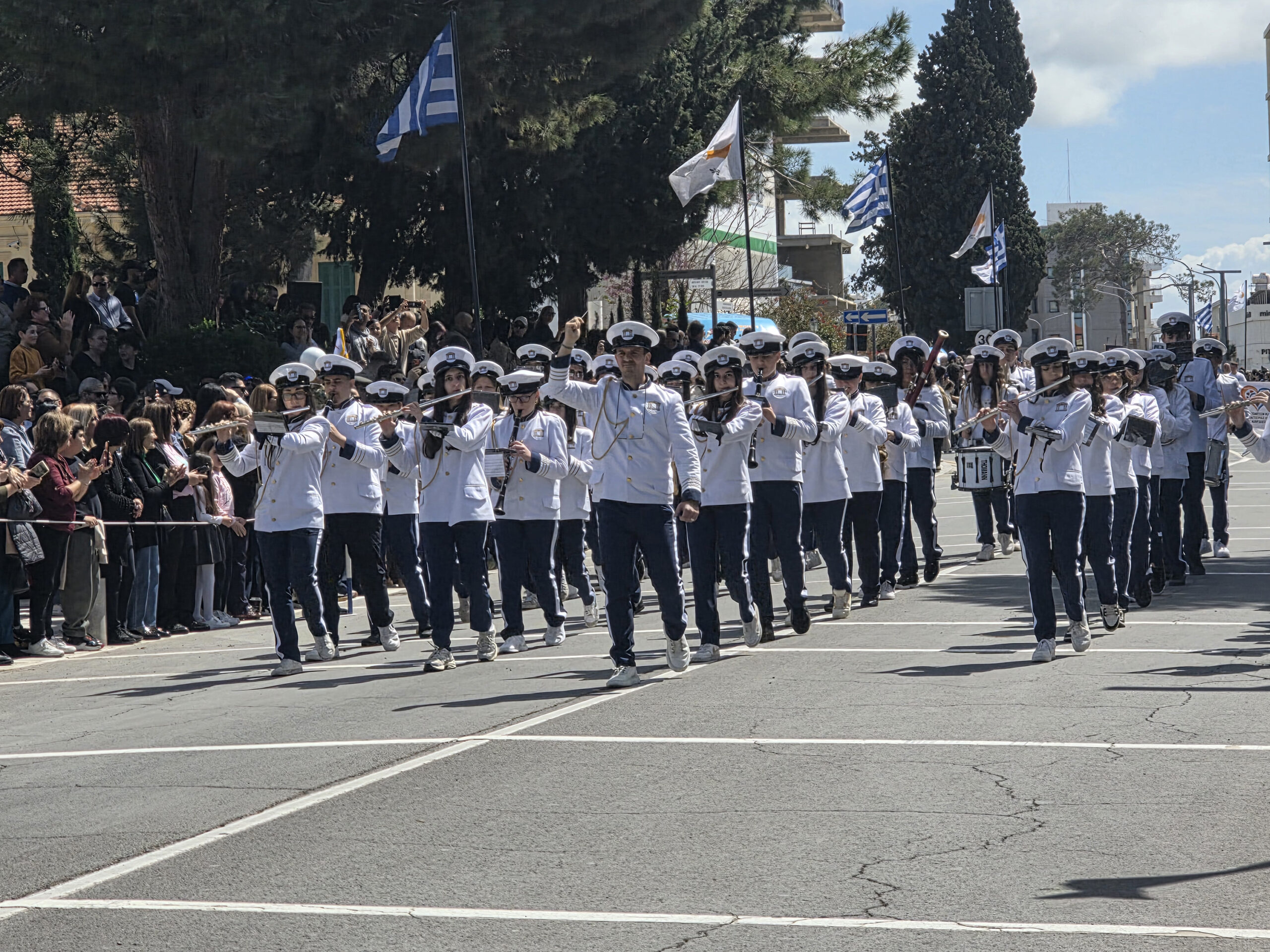 &Upsilon;&pi;&omicron;&upsilon;&rho;&gamma;ό&sigmaf; &Upsilon;&gamma;&epsilon;ί&alpha;&sigmaf; &alpha;&pi;ό &Pi;ά&phi;&omicron;: &Sigma;&upsilon;&nu;&epsilon;&chi;ί&zeta;&omicron;&upsilon;&mu;&epsilon; &alpha;&kappa;&alpha;&tau;ά&pi;&alpha;&upsilon;&sigma;&tau;&alpha; &gamma;&iota;&alpha; &mu;&iota;&alpha; &Kappa;ύ&pi;&rho;&omicron; &epsilon;&lambda;&epsilon;ύ&theta;&epsilon;&rho;&eta;