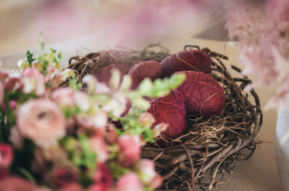 &Pi;ά&sigma;&chi;&alpha; &sigma;&tau;&omicron; Anassa: &Mu;&iota;&alpha; &alpha;&upsilon;&theta;&epsilon;&nu;&tau;&iota;&kappa;ή &kappa;&upsilon;&pi;&rho;&iota;&alpha;&kappa;ή &epsilon;&mu;&pi;&epsilon;&iota;&rho;ί&alpha; &gamma;&epsilon;&mu;ά&tau;&eta; &phi;&omega;&sigmaf;, &pi;&alpha;&rho;ά&delta;&omicron;&sigma;&eta; &kappa;&alpha;&iota; &alpha;&nu;&alpha;&gamma;έ&nu;&nu;&eta;&sigma;&eta;