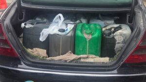 ΦΩΤΟ: «Τσάκωσαν» 80χρονο φορτωμένο με 200 λίτρα καυσίμων από τα κατεχόμενα