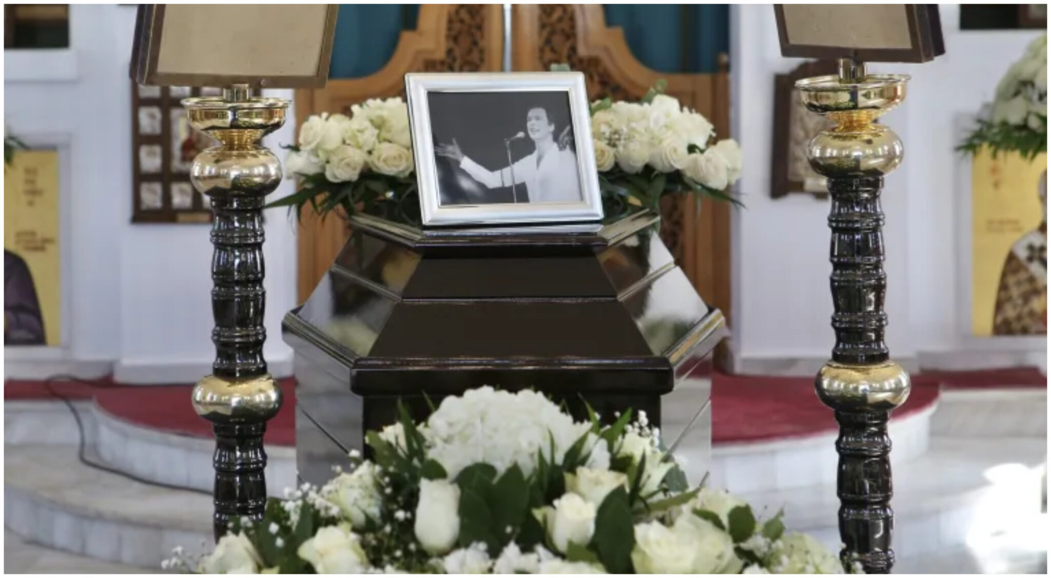 Γιώργος Μαρίνος: Σε κλίμα συγκίνησης η κηδεία του σπουδαίου showman (ΦΩΤΟ)