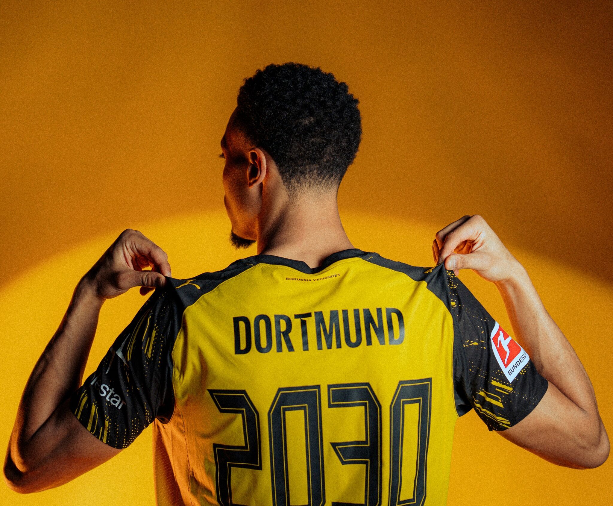 Έδεσε με νέο συμβόλαιο τον Ενμέτσα μέχρι το 2030 η Ντόρτμουντ