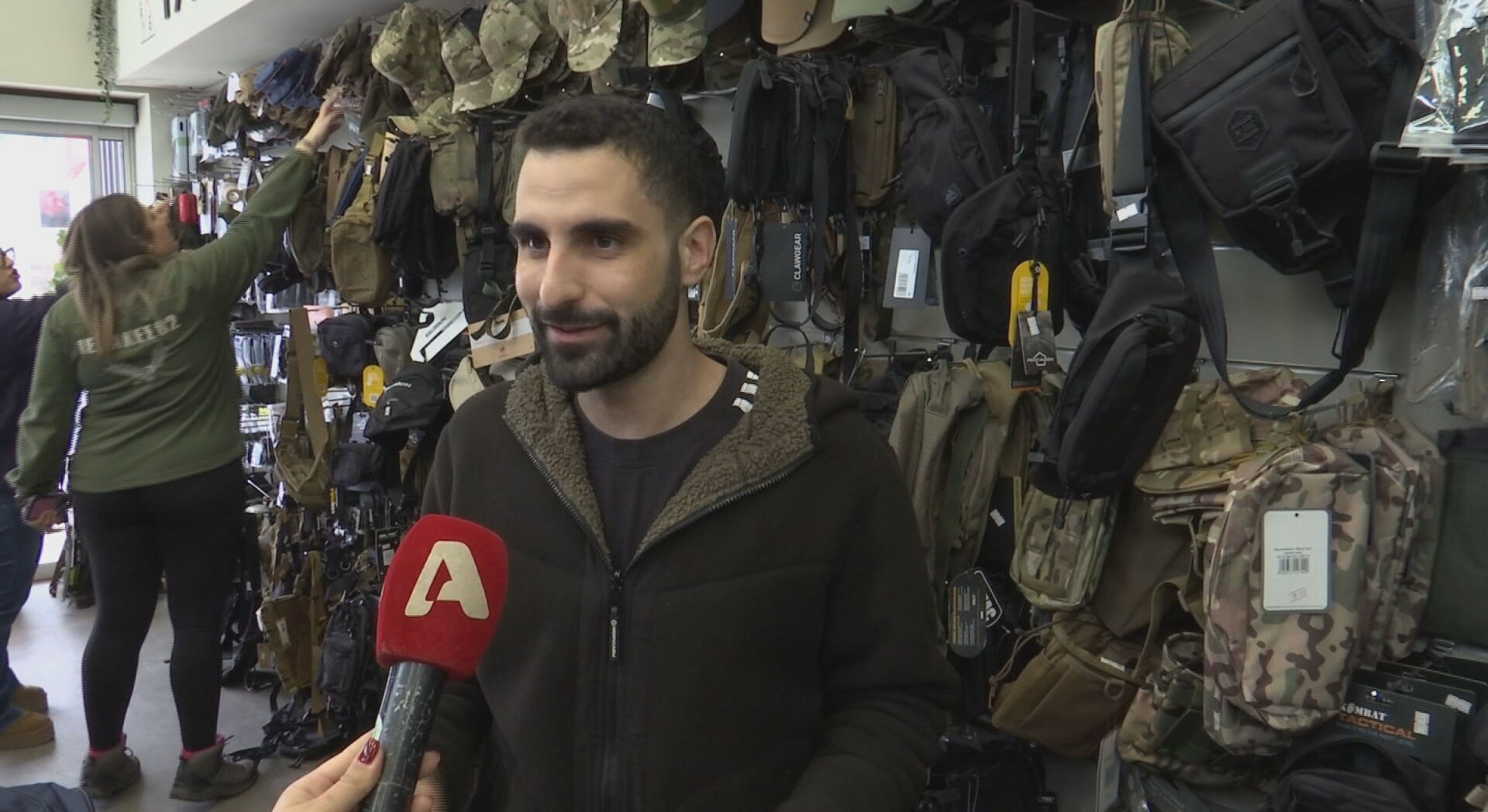 ΒΙΝΤΕΟ: Τρέχουν να γεμίσουν το σακίδιο έκτακτης ανάγκης οι Κύπριοι, ζήτησαν μέχρι και όπλα