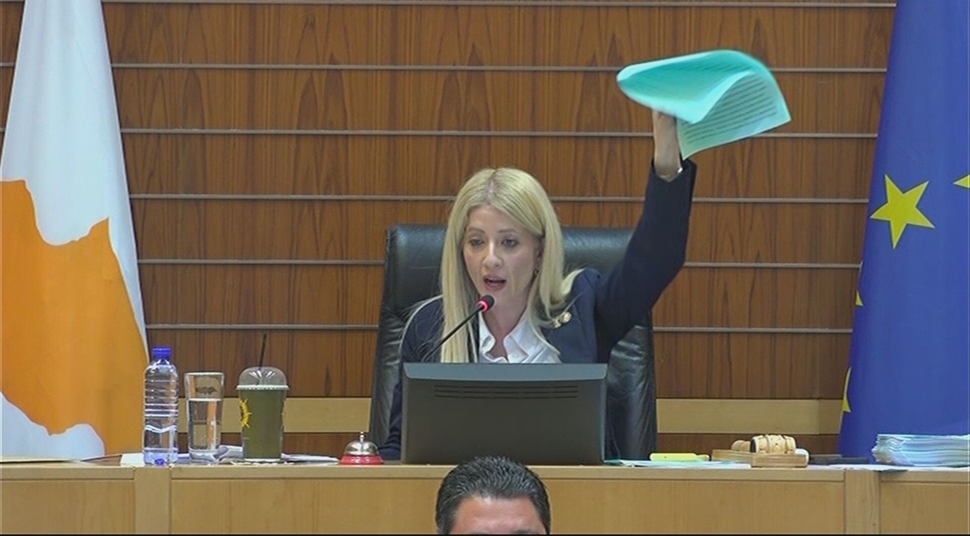 «Δεν θα σας κάνω το χατίρι»: Τρέχει και δεν φτάνει η Βουλή, μαραθώνια συνεδρία με εντάσεις και συγκρούσεις