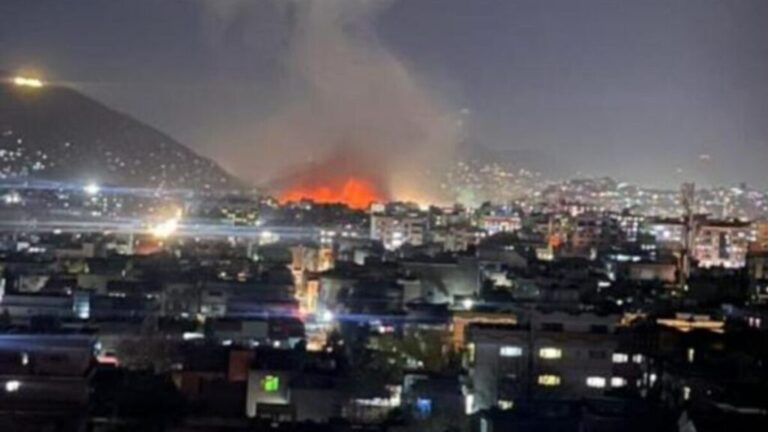 Το Πακιστάν βομβάρδισε την Καμπούλ, πληροφορίες για εκατοντάδες νεκρούς