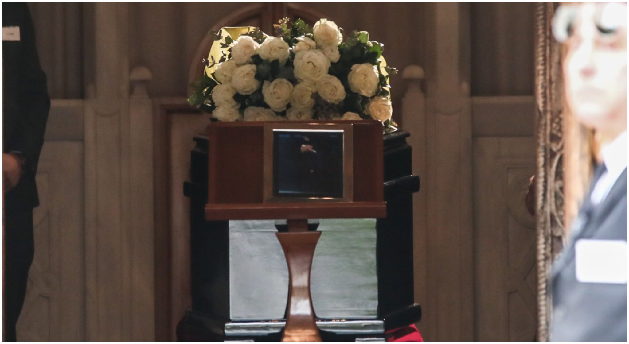 Κηδεία Μαρινέλλας: Αυτός είναι ο λόγος που δεν έχουν ανοιχτό το φέρετρο