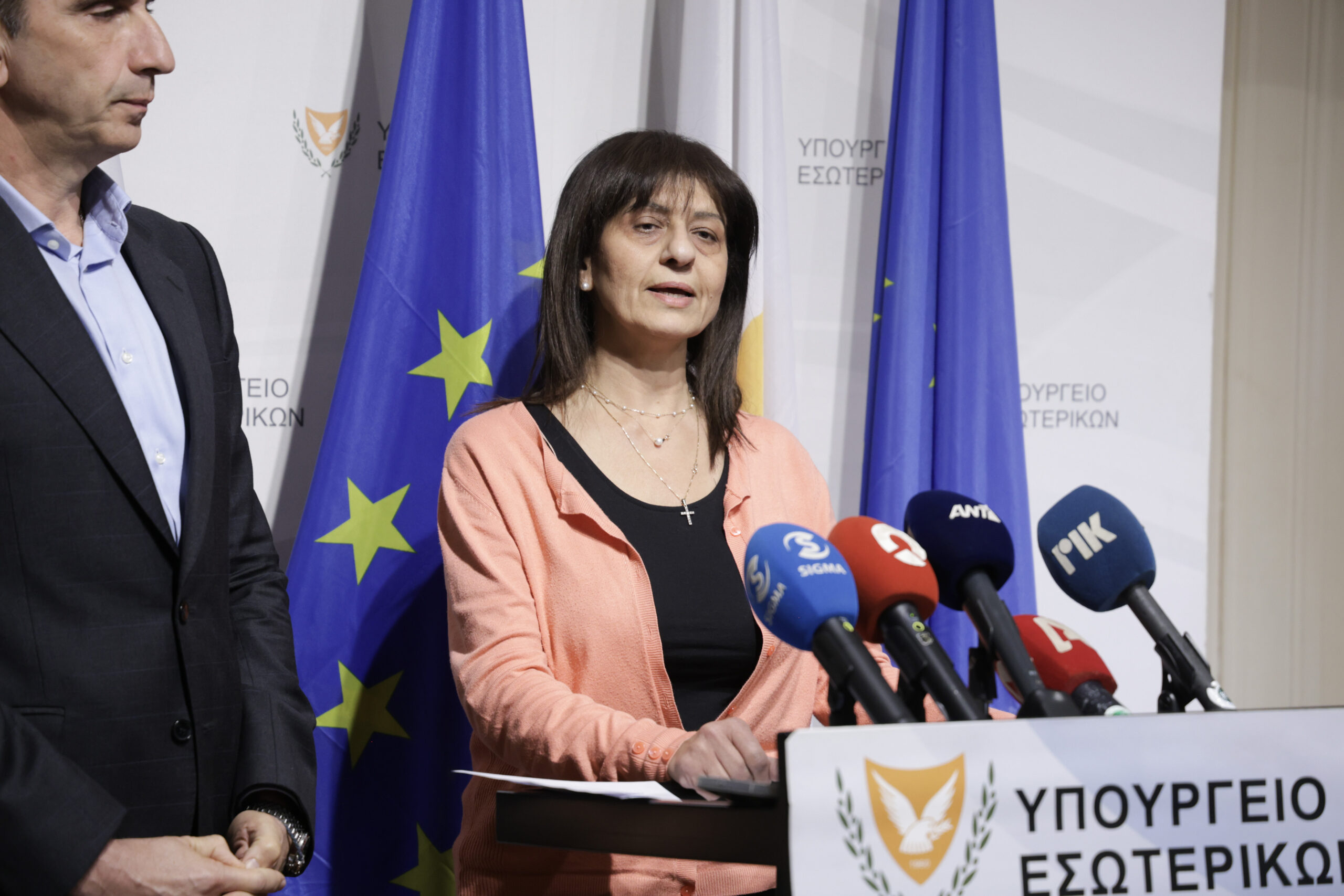 &laquo;&Epsilon;ί&chi;&epsilon; &delta;&rho;&omicron;&mu;&omicron;&lambda;&omicron;&gamma;&eta;&theta;&epsilon;ί &epsilon;&delta;ώ &kappa;&alpha;&iota; &mu;έ&rho;&epsilon;&sigmaf;&raquo;: &Pi;&omicron;&iota;&omicron;&sigmaf; &omicron; &lambda;ό&gamma;&omicron;&sigmaf; &tau;&eta;&sigmaf; &alpha;&pi;ό&sigma;&pi;&alpha;&sigma;&eta;&sigmaf; &Mu;&alpha;&rho;ί&alpha;&sigmaf; &Pi;&alpha;&pi;ά &alpha;&pi;ό &tau;&eta;&nu; &Pi;&omicron;&lambda;&iota;&tau;&iota;&kappa;ή Ά&mu;&upsilon;&nu;&alpha;