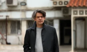 «Να μ’ αγαπάς»: Ο Γιάννος Περλέγκας ‘εισβάλλει’ στη σειρά και φέρνει αναστάτωση