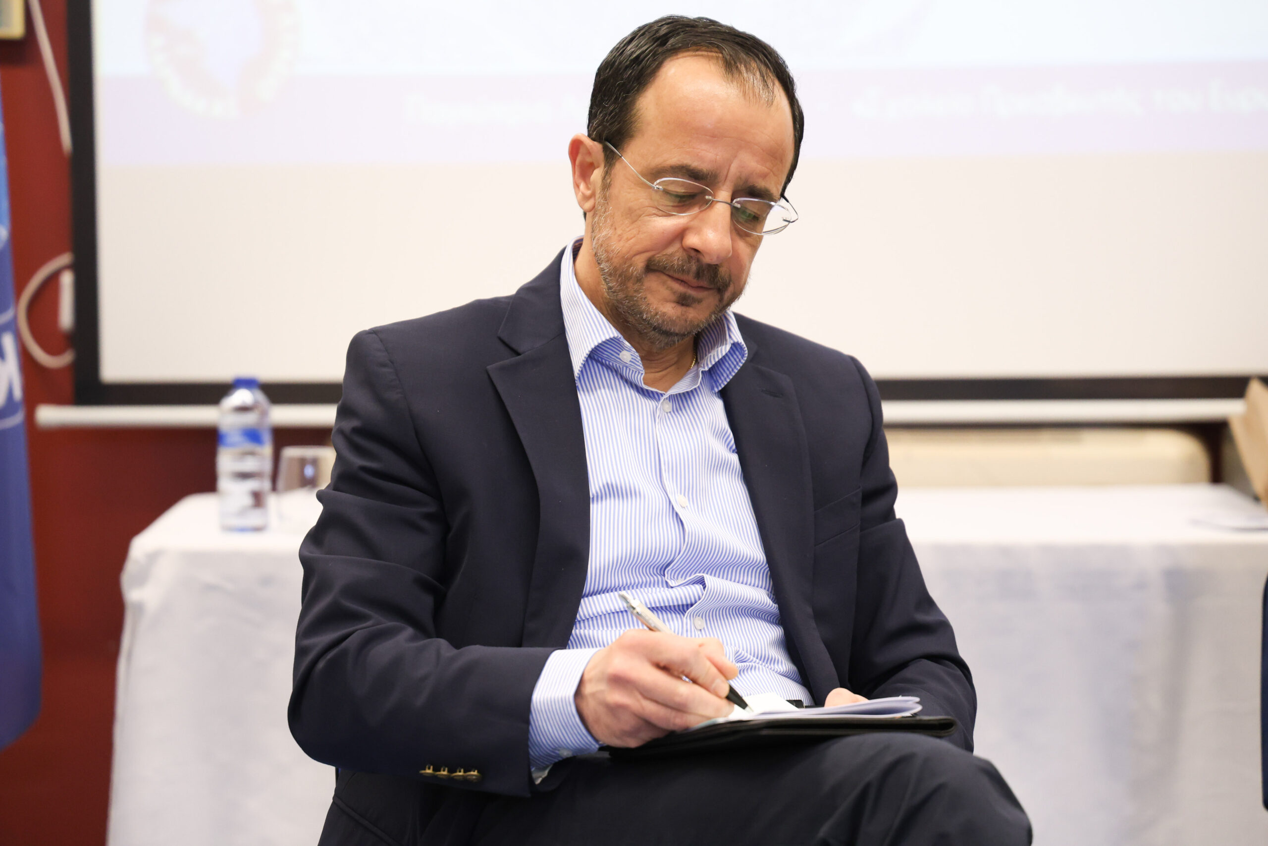 &Epsilon;&nu; &alpha;&nu;&alpha;&mu;&omicron;&nu;ή &epsilon;&pi;&iota;&kappa;&omicron;&iota;&nu;&omega;&nu;ί&alpha;&sigmaf; &Chi;&rho;&iota;&sigma;&tau;&omicron;&delta;&omicron;&upsilon;&lambda;ί&delta;&eta; &mu;&epsilon; &Omicron;ύ&rho;&sigma;&omicron;&upsilon;&lambda;&alpha; &phi;&omicron;&nu; &nu;&tau;&epsilon;&rho; &Lambda;ά&iota;&epsilon;&nu; &gamma;&iota;&alpha; &alpha;&phi;&theta;ώ&delta;&eta; &pi;&upsilon;&rho;&epsilon;&tau;ό