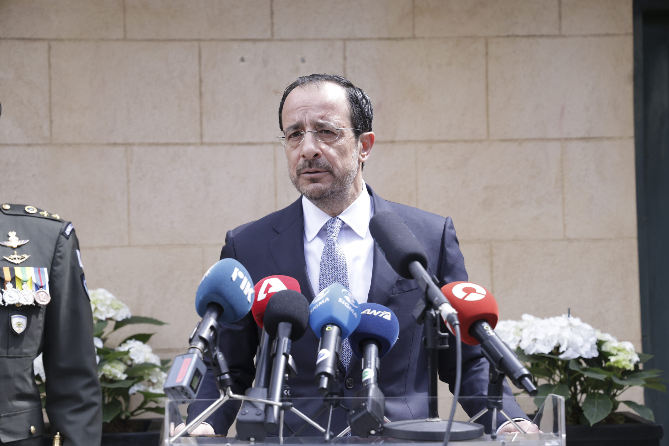 &Tau;&iota; &alpha;&nu;&alpha;&mu;έ&nu;&epsilon;&tau;&alpha;&iota; &nu;&alpha; &pi;&epsilon;&rho;&iota;&lambda;&alpha;&mu;&beta;ά&nu;&epsilon;&iota; &tau;&omicron; &pi;&alpha;&kappa;έ&tau;&omicron; &mu;έ&tau;&rho;&omega;&nu; &sigma;&tau;ή&rho;&iota;&xi;&eta;&sigmaf; &Chi;&rho;&iota;&sigma;&tau;&omicron;&delta;&omicron;&upsilon;&lambda;ί&delta;&eta;