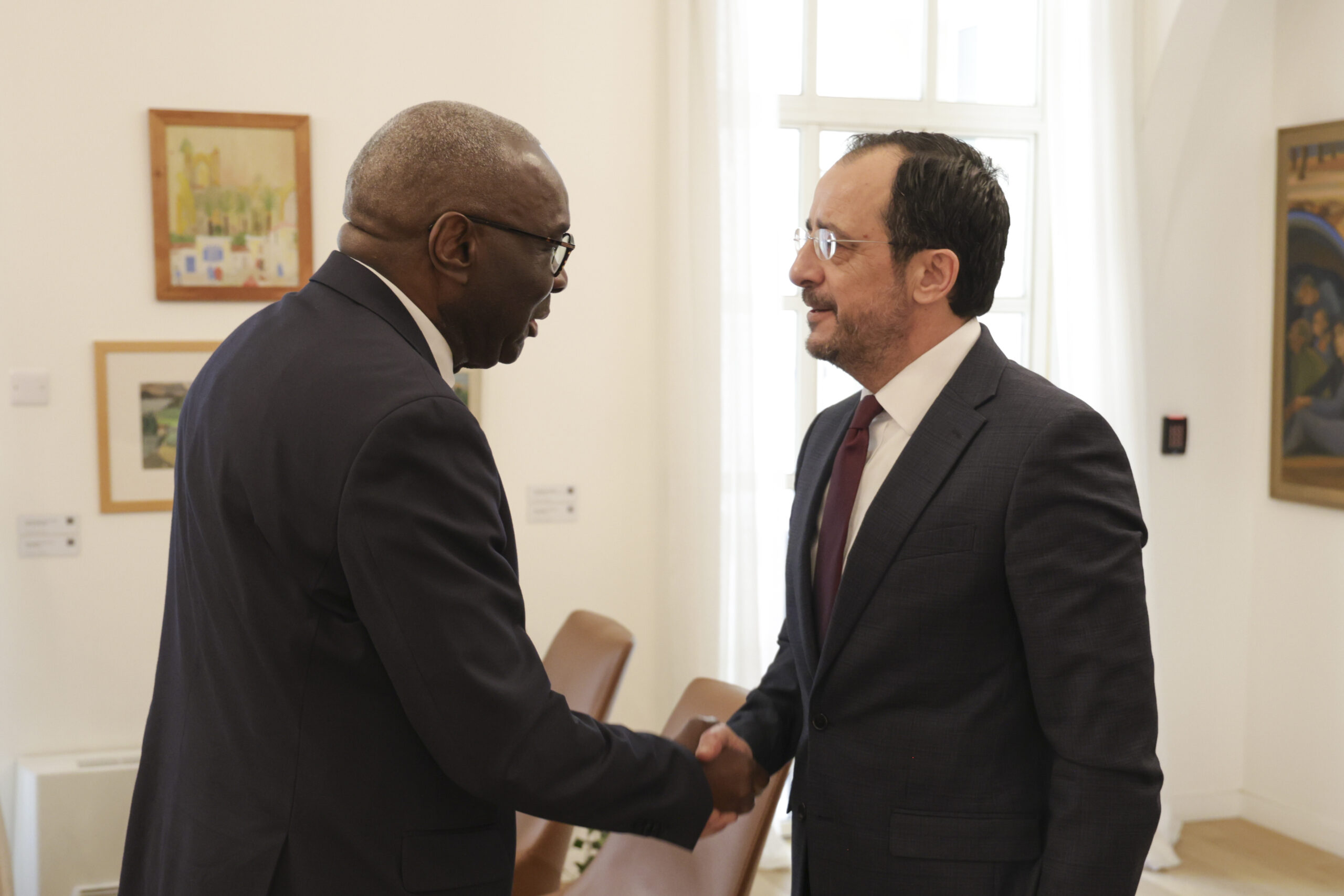 &Tau;&alpha; &Eta;&Epsilon; έ&tau;&omicron;&iota;&mu;&alpha; &nu;&alpha; &delta;&iota;&epsilon;&upsilon;&kappa;&omicron;&lambda;ύ&nu;&omicron;&upsilon;&nu; &omicron;&pi;&omicron;&iota;&alpha;&delta;ή&pi;&omicron;&tau;&epsilon; &sigma;&upsilon;&nu;ά&nu;&tau;&eta;&sigma;&eta; &alpha;&nu;ά &pi;ά&sigma;&alpha; &sigma;&tau;&iota;&gamma;&mu;ή, &lambda;έ&epsilon;&iota;