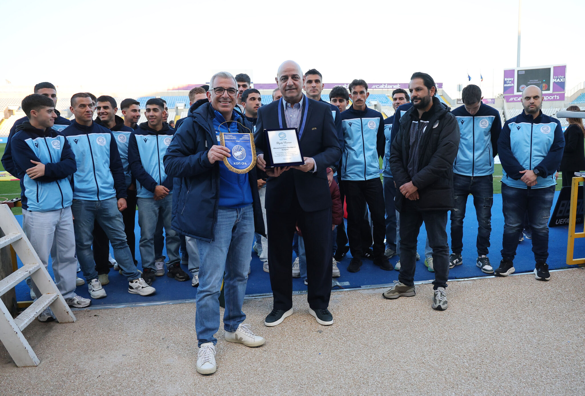 Η ΚΟΠ τίμησε την Εθνική Ενόπλων για την πρόκριση