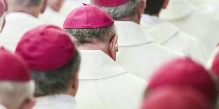 Αποζημιώνονται τα χιλιάδες θύματα σεξουαλικής κακοποίησης από καθολικούς κληρικούς