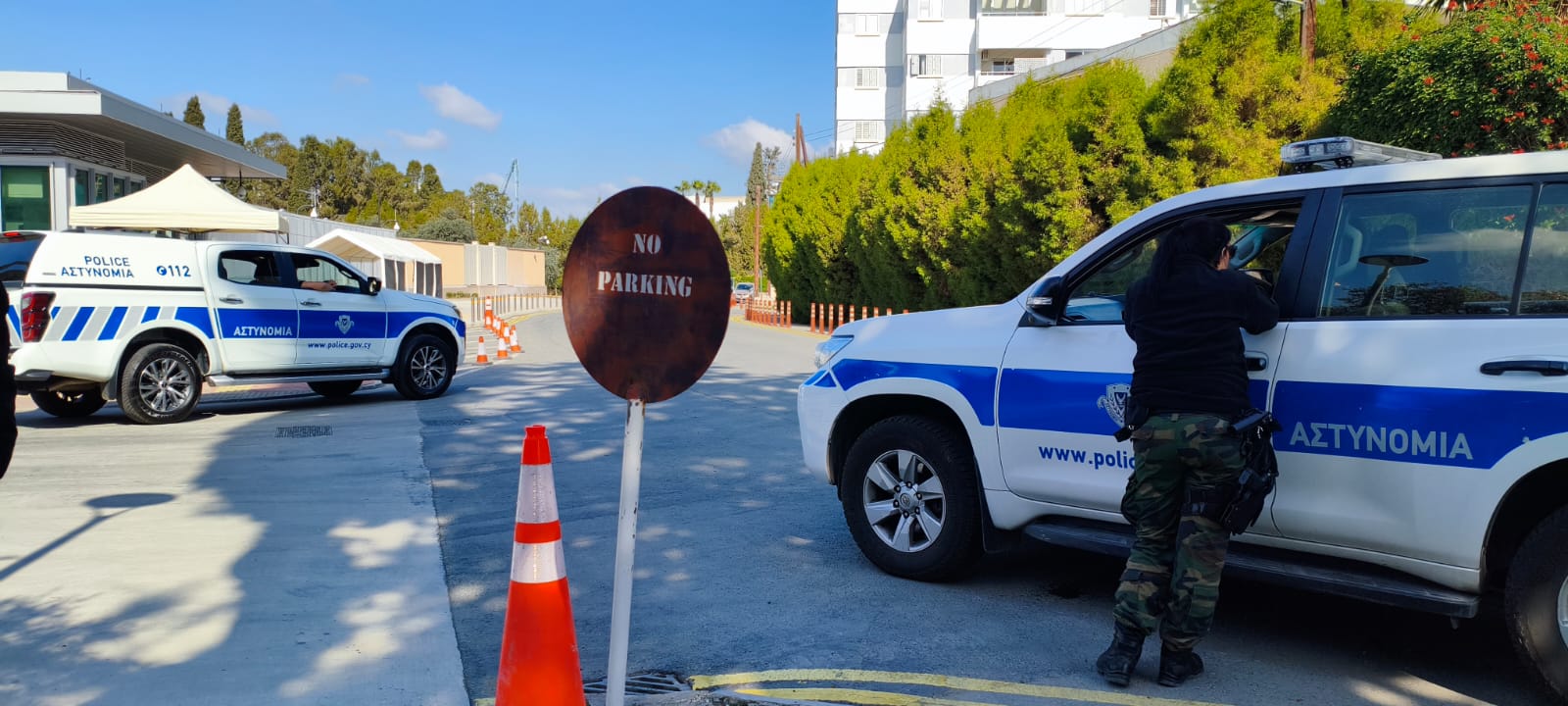 ΒΙΝΤΕΟ&ΦΩΤΟ: Alert στην Πρεσβεία των ΗΠΑ για το ύποπτο αντικείμενο, σε καταφύγιο παιδιά νηπιαγωγείου