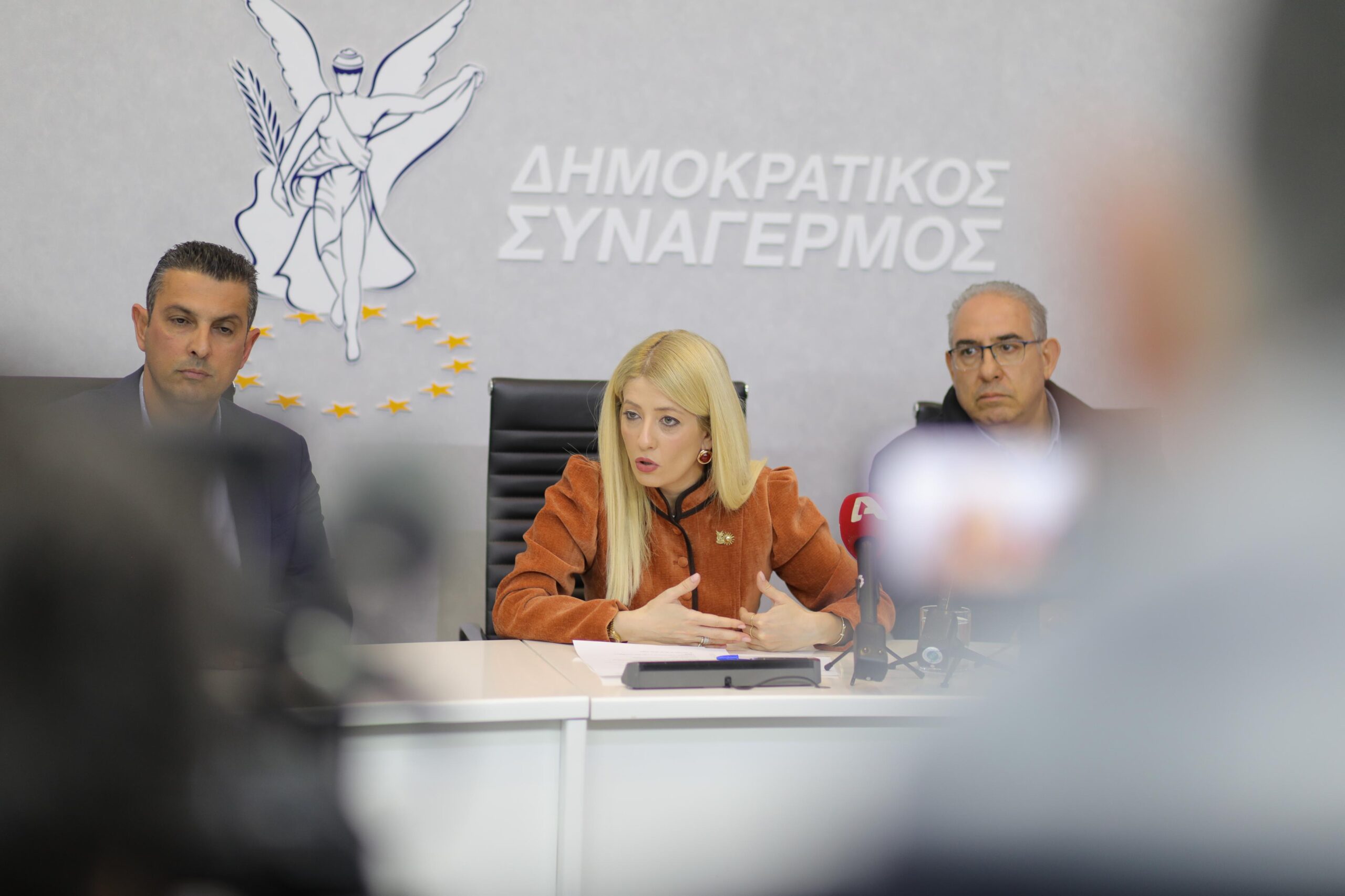 &laquo;&Mu;&nu;&eta;&mu;&epsilon;ί&omicron; &alpha;&pi;&omicron;&tau;&upsilon;&chi;ί&alpha;&sigmaf;&raquo;: &Zeta;&eta;&tau;ά &pi;&alpha;&rho;&alpha;ί&tau;&eta;&sigma;&eta; &tau;&eta;&sigmaf; &Upsilon;&pi;&omicron;&upsilon;&rho;&gamma;&omicron;ύ &Gamma;&epsilon;&omega;&rho;&gamma;ί&alpha;&sigmaf; &eta; &Alpha;&nu;&nu;ί&tau;&alpha; &gamma;&iota;&alpha; &tau;&eta; &delta;&iota;&alpha;&chi;&epsilon;ί&rho;&iota;&sigma;&eta; &tau;&omicron;&upsilon; &alpha;&phi;&theta;ώ&delta;&omicron;&upsilon;&sigmaf; &pi;&upsilon;&rho;&epsilon;&tau;&omicron;ύ