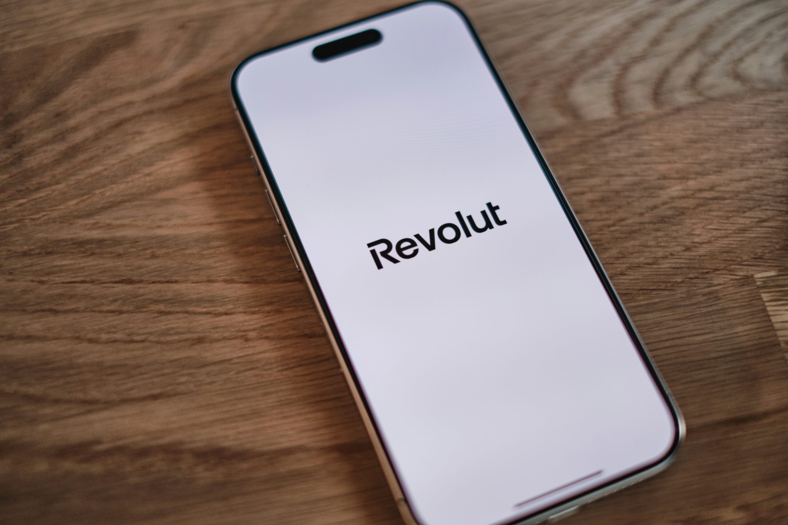 &Kappa;ά&nu;&omicron;&upsilon;&nu; video call, &pi;&alpha;&rho;&iota;&sigma;&tau;ά&nu;&omicron;&upsilon;&nu; &tau;&omicron;&upsilon;&sigmaf; &lambda;&epsilon;&iota;&tau;&omicron;&upsilon;&rho;&gamma;&omicron;ύ&sigmaf; &tau;&eta;&sigmaf; Revolut &kappa;&alpha;&iota; &laquo;&xi;&alpha;&phi;&rho;ί&zeta;&omicron;&upsilon;&nu;&raquo; &lambda;&omicron;&gamma;&alpha;&rho;&iota;&alpha;&sigma;&mu;&omicron;ύ&sigmaf;