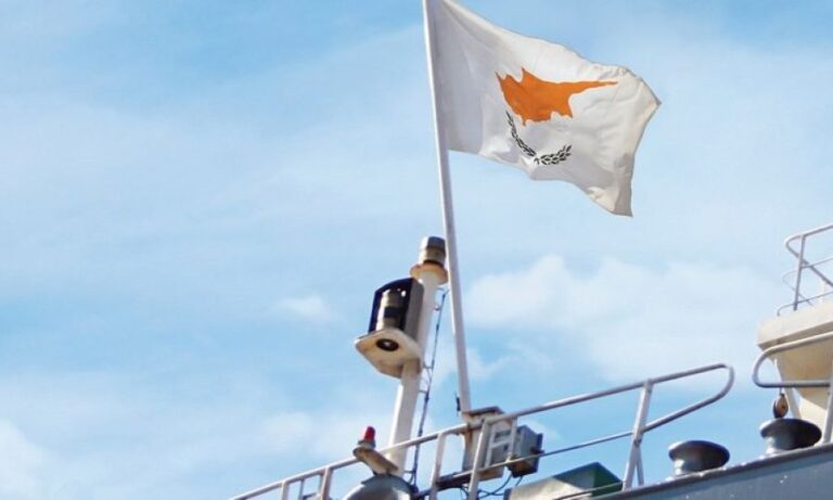 Πλοίο υπό κυπριακή σημαία βρίσκεται καθηλωμένο στα Στενά του Ορμούζ, παρακολουθεί στενά η Λευκωσία