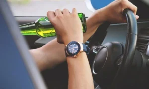 Πασίγνωστη Ελληνίδα τραγουδίστρια οδηγούσε υπό την επήρεια αλκοόλ – Της πήραν το δίπλωμα