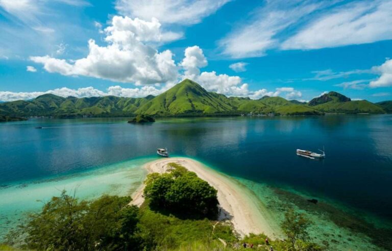 Τραγωδία με αλιευτικό στην Ινδονησία, αγνοούνται 27 άνθρωποι