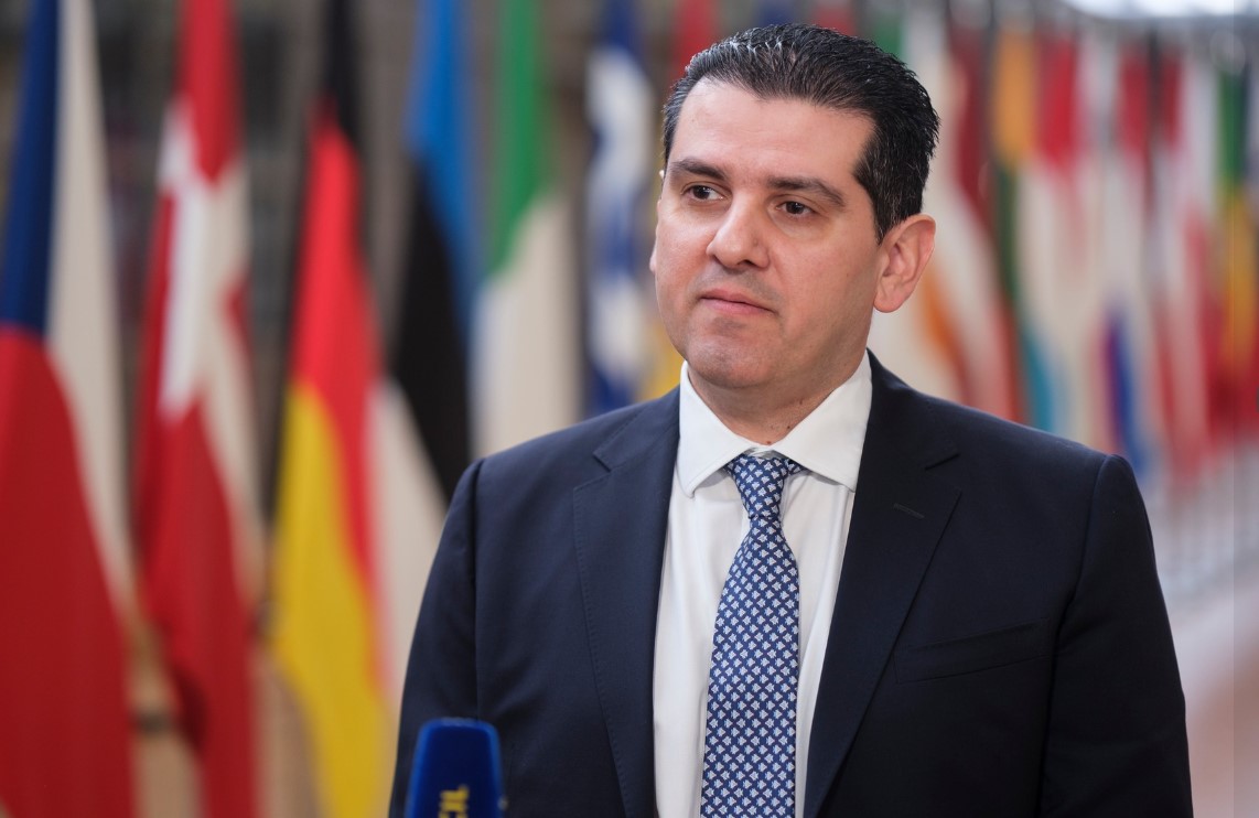 «Τα νοικοκυριά υποφέρουν»: Το μήνυμα Δαμιανού πριν την έκτακτη τηλεδιάσκεψη των 27 για τις αυξήσεις λόγω Μέσης Ανατολής