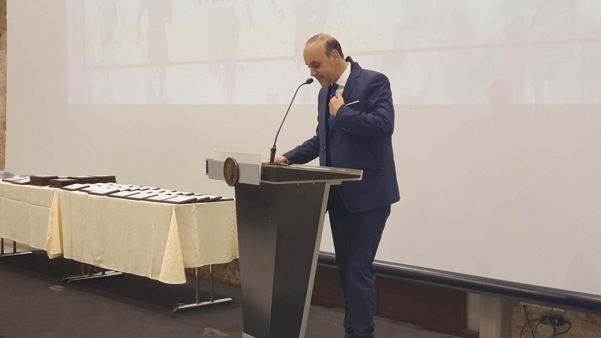 &Delta;&epsilon;&nu; &epsilon;&pi;&iota;&delta;ό&theta;&eta;&kappa;&epsilon; &alpha;&kappa;ό&mu;&eta; &kappa;&alpha;&tau;&eta;&gamma;&omicron;&rho;&eta;&tau;ή&rho;&iota;&omicron; &sigma;&tau;&omicron;&nu; &Phi;&alpha;ί&delta;&omega;&nu;&alpha;, &sigma;&kappa;έ&psi;&epsilon;&iota;&sigmaf; &gamma;&iota;&alpha; &pi;&epsilon;&rho;&iota;&omicron;&rho;&iota;&sigma;&tau;&iota;&kappa;ά &mu;έ&tau;&rho;&alpha; &sigma;&tau;&omicron;&nu; &epsilon;&nu; &alpha;&rho;&gamma;ί&alpha; &Delta;ή&mu;&alpha;&rho;&chi;&omicron;