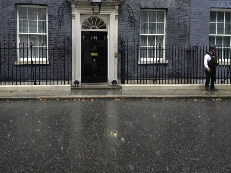 Νέες ταξιδιωτικές οδηγίες από τη βρετανική κυβέρνηση, μετά και τα drone στην Κύπρο