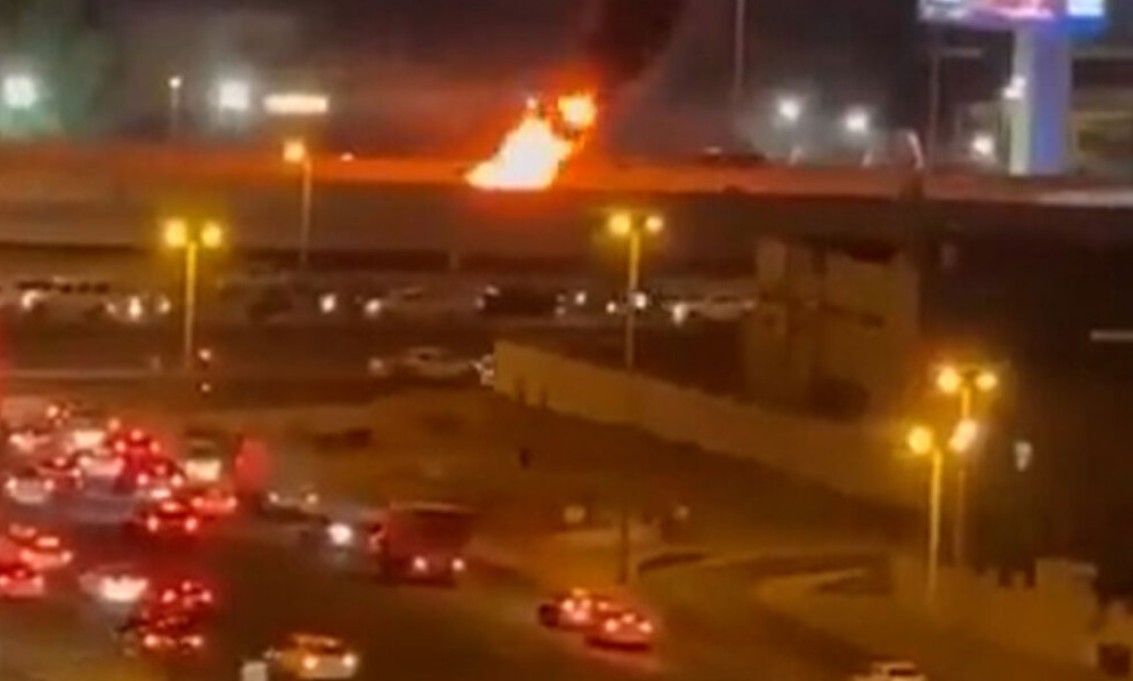 ΒΙΝΤΕΟ: Οδηγός στο Ντουμπάι σκοτώθηκε όταν θραύσματα από αναχαίτιση πυραύλου έπεσαν στο όχημά του