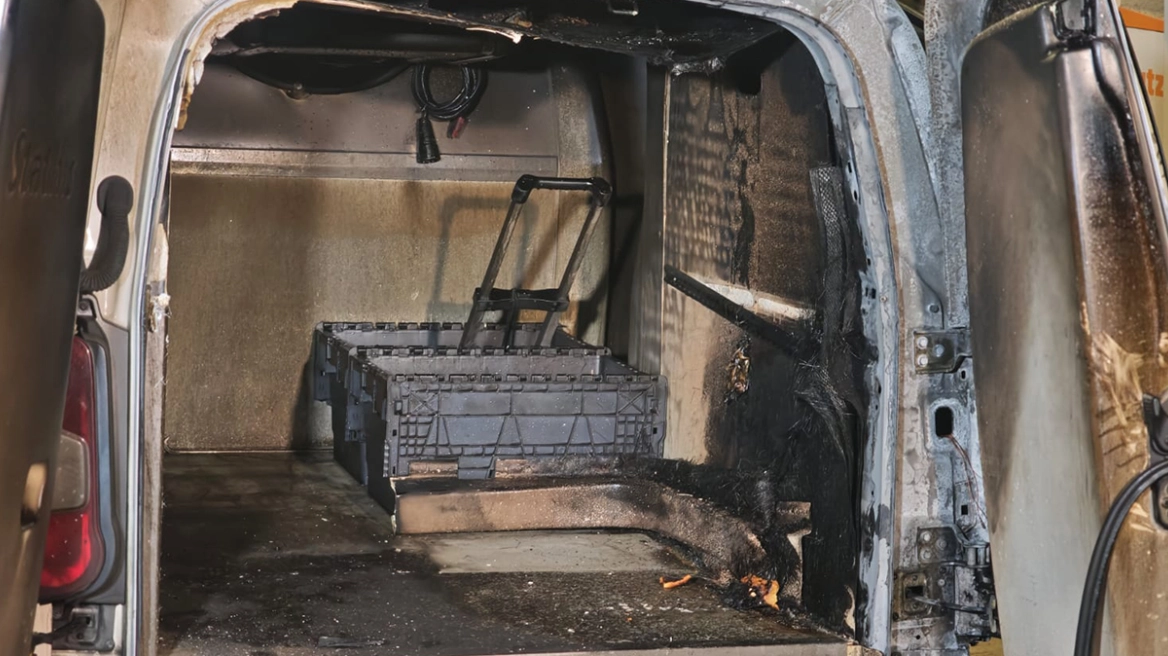 Μπαράζ εμπρηστικών επιθέσεων μέσα σε μισή ώρα στην Αθήνα (ΦΩΤΟ)