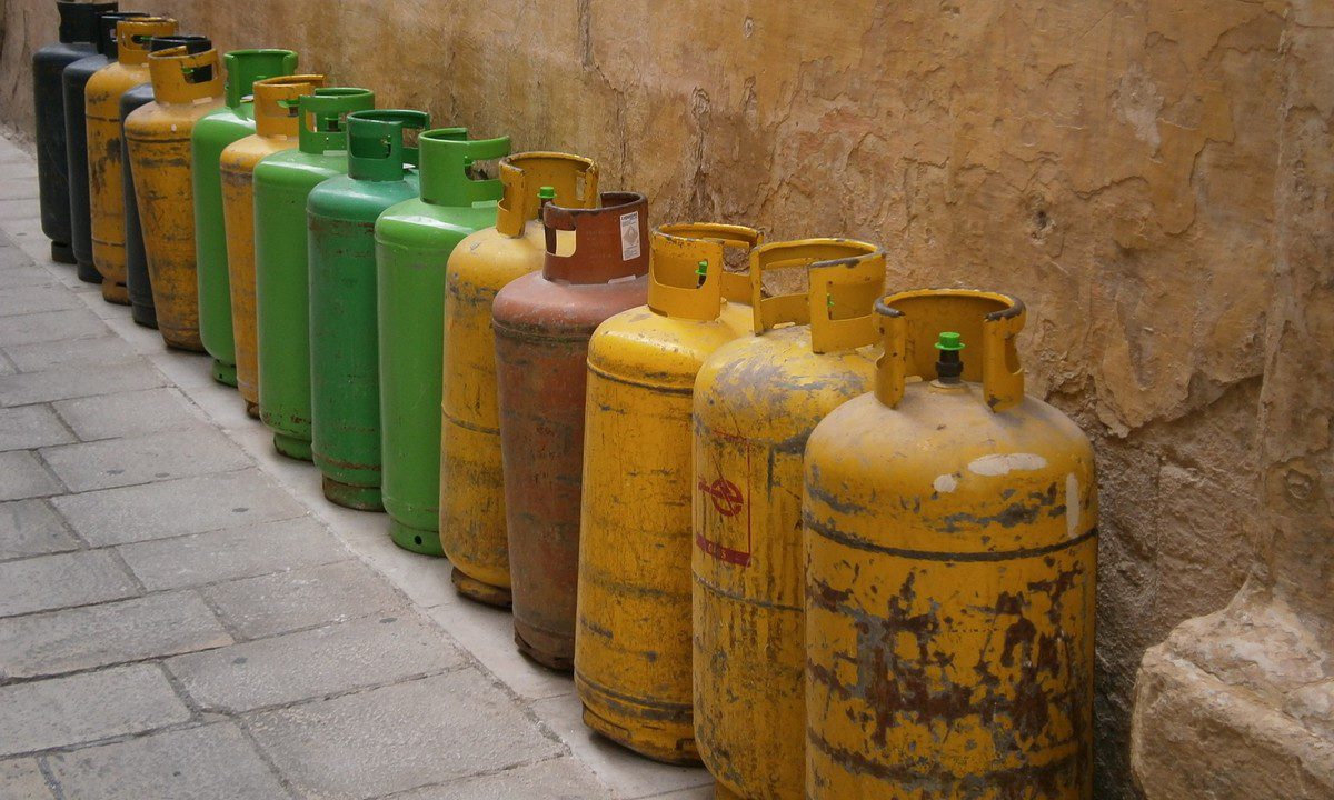 Φωτιά στις τιμές των φιάλων υγραερίου και των καυσίμων