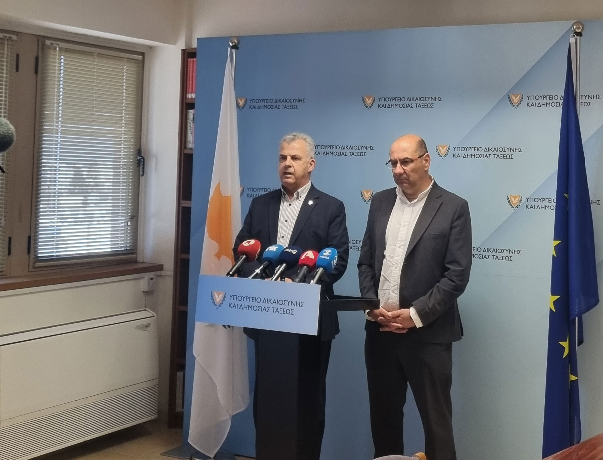 &Pi;&rho;&omicron;&alpha;&nu;ή&gamma;&gamma;&epsilon;&iota;&lambda;&epsilon; &sigma;&upsilon;&lambda;&lambda;ή&psi;&epsilon;&iota;&sigmaf; &omicron; &Phi;&upsilon;&tau;&iota;&rho;ή&sigmaf; &gamma;&iota;&alpha; &lambda;&alpha;&mu;&pi;&rho;&alpha;&tau;&zeta;&iota;έ&sigmaf;, &epsilon;&upsilon;&theta;ύ&nu;&epsilon;&sigmaf; &kappa;&alpha;&iota; &sigma;&epsilon; &gamma;&omicron;&nu;&epsilon;ί&sigmaf; &gamma;&iota;&alpha; &tau;&alpha; έ&kappa;&tau;&rho;&omicron;&pi;&alpha; &nu;&epsilon;&alpha;&rho;ώ&nu;