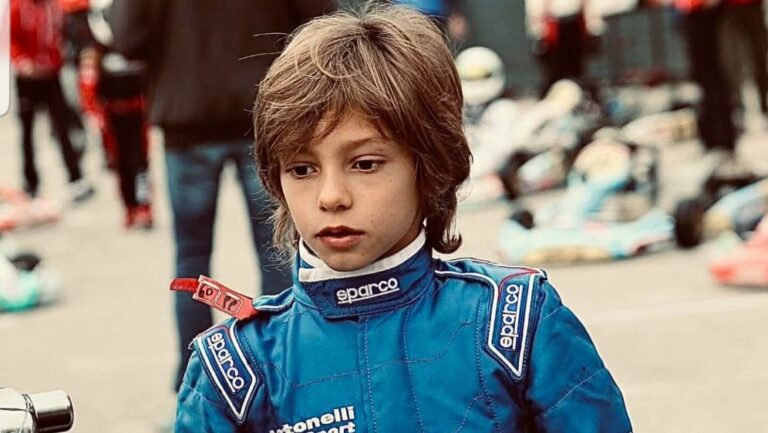 ANTONELLI: «I see dead people» (and they see me too)