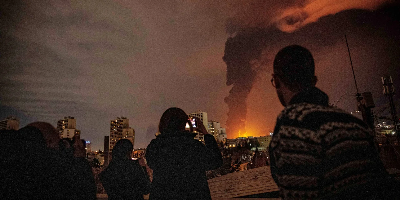 Πάνω από 100.000 πολιτικά κτίρια στο Ιράν έχουν καταστραφεί ή υποστεί ζημιές
