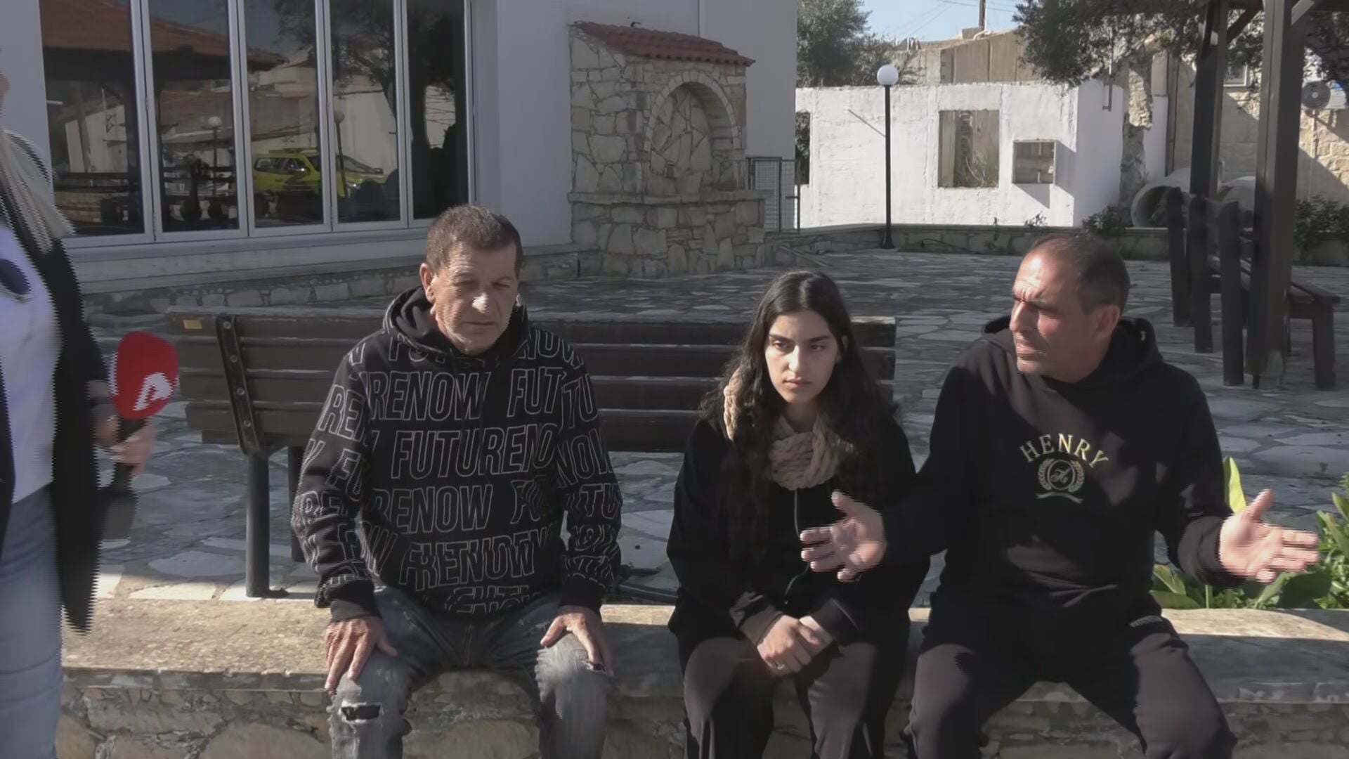 «Κόσμος φώναζε πανικοβλημένος, μαζέψαμε ρούχα και φύγαμε»: Συγκλονιστικές μαρτυρίες για την επίθεση στο Ακρωτήρι