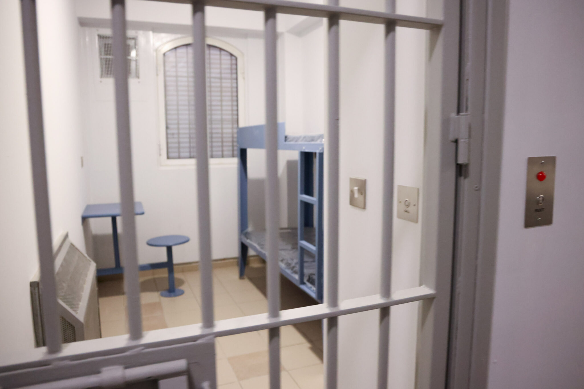 Αστυνομικός τηλεφώνησε σε Κοινοτάρχη και του ζήτησε να «μείνει στο πόδι του» και να προσέχει κρατούμενο