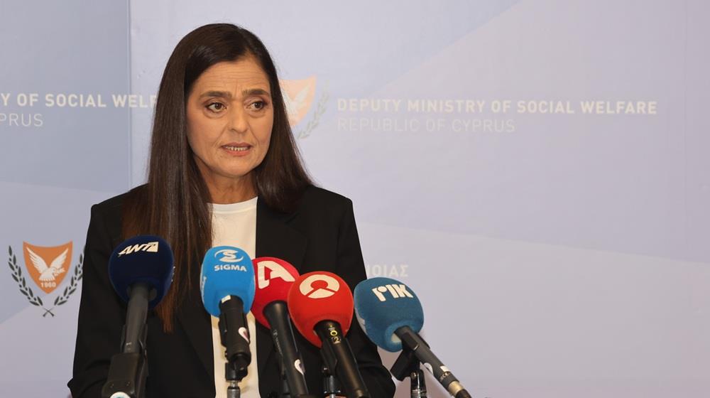 &Kappa;&lambda;έ&alpha; &Pi;&alpha;&pi;&alpha;έ&lambda;&lambda;&eta;&nu;&alpha;: &Sigma;&tau;ό&chi;&omicron;&sigmaf; &eta; &delta;&iota;&alpha;&kappa;&omicron;&pi;ή &tau;&omicron;&upsilon; &kappa;ύ&kappa;&lambda;&omicron;&upsilon; &tau;&eta;&sigmaf; &phi;&tau;ώ&chi;&epsilon;&iota;&alpha;&sigmaf;