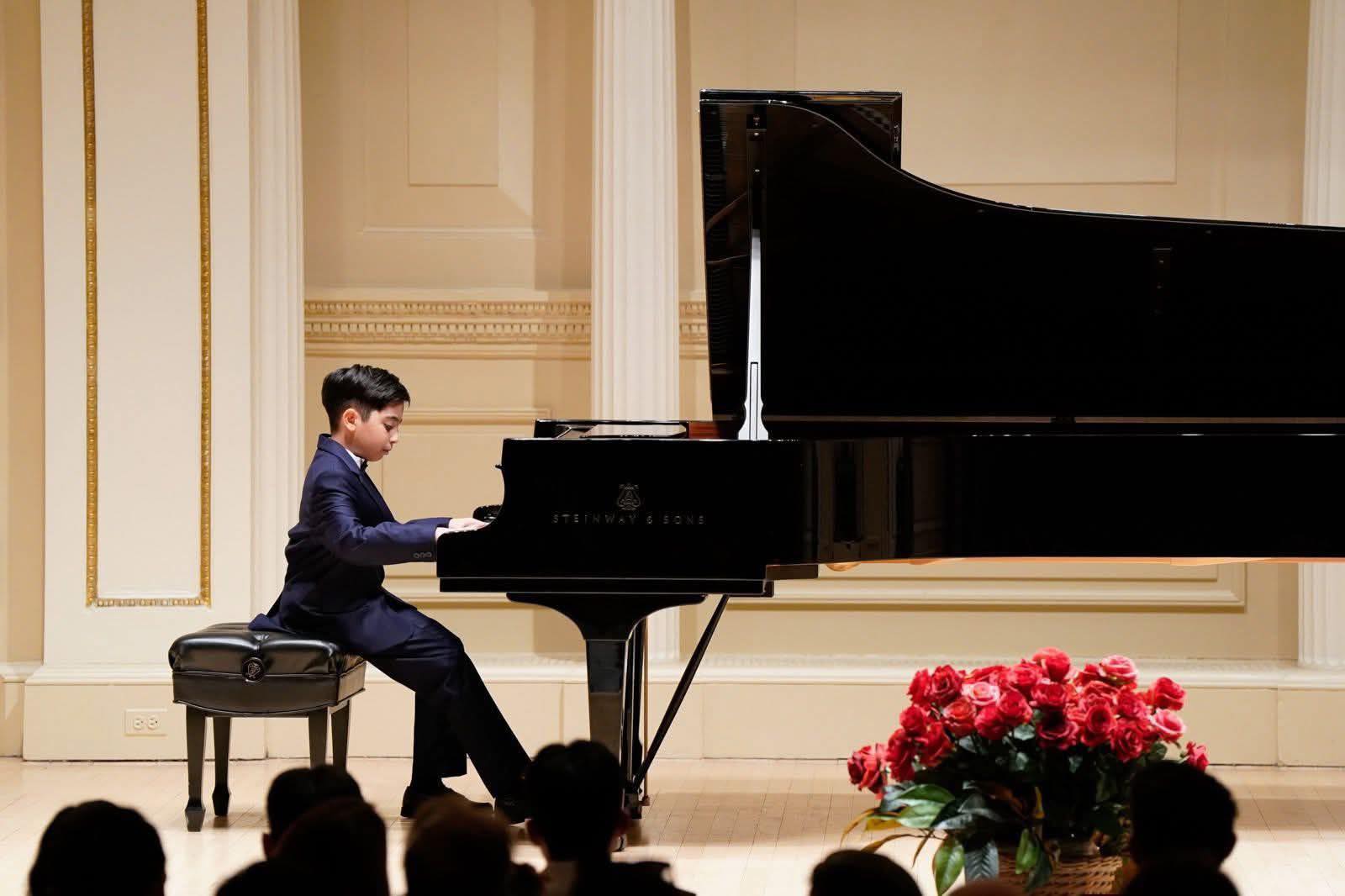 ΦΩΤΟ: Ο 10χρονος Εμμανουήλ είναι το νέο αστέρι της Συμφωνικής Ορχήστρας Νέων Ελλάδος