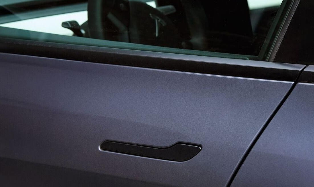 Οι «κρυφές» λαβές στα οχήματα: Ποιοι οι κίνδυνοι και τι πρέπει να ξέρεις σε περίπτωση ατυχήματος