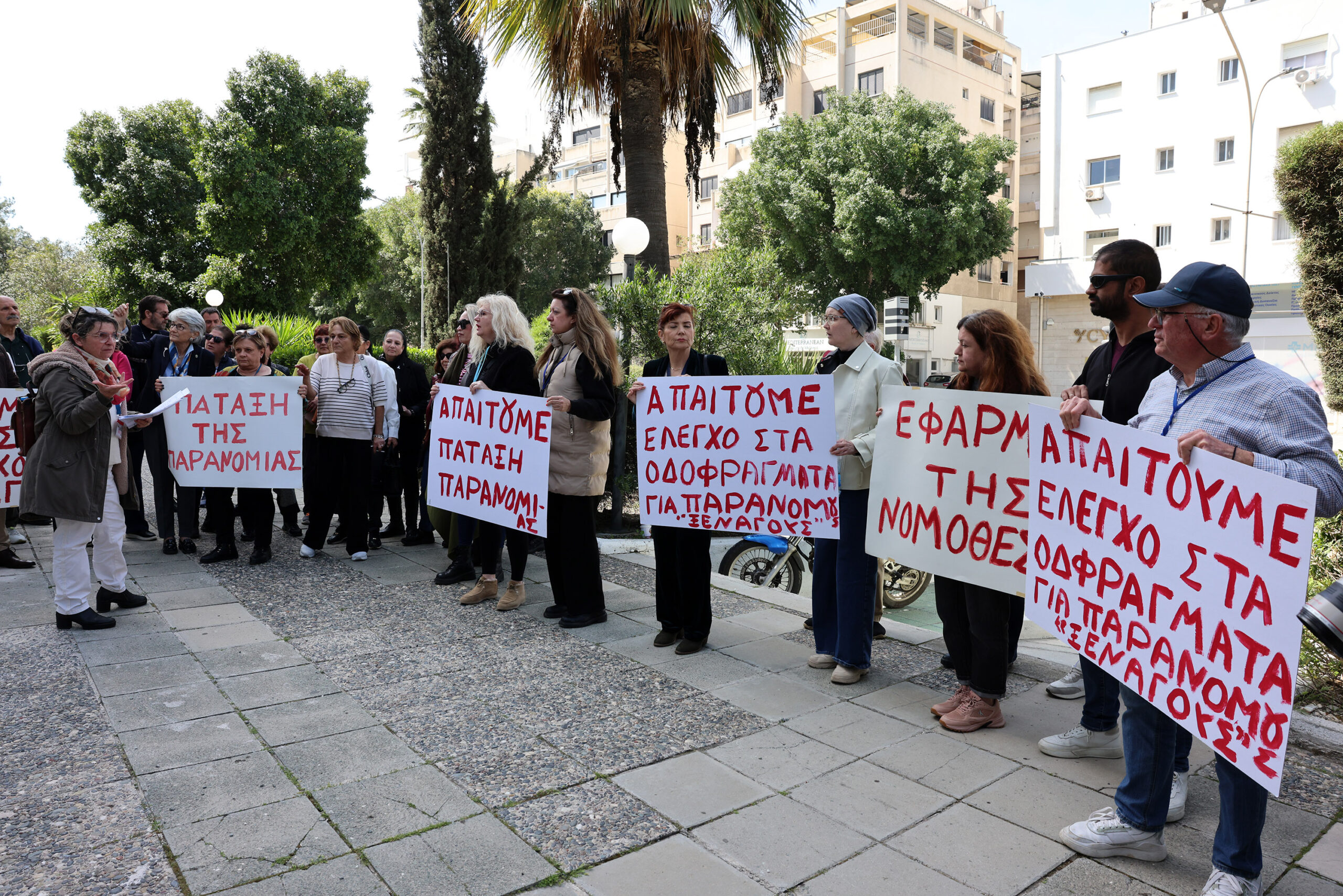 &laquo;&Alpha;&pi;&alpha;&iota;&tau;&omicron;ύ&mu;&epsilon; έ&lambda;&epsilon;&gamma;&chi;&omicron; &sigma;&tau;&alpha; &omicron;&delta;&omicron;&phi;&rho;ά&gamma;&mu;&alpha;&tau;&alpha;&raquo;: Έ&xi;&omega; &alpha;&pi;ό &tau;&omicron; &Upsilon;&phi;&upsilon;&pi;&omicron;&upsilon;&rho;&gamma;&epsilon;ί&omicron; &Tau;&omicron;&upsilon;&rho;&iota;&sigma;&mu;&omicron;ύ &omicron;&iota; &xi;&epsilon;&nu;&alpha;&gamma;&omicron;ί