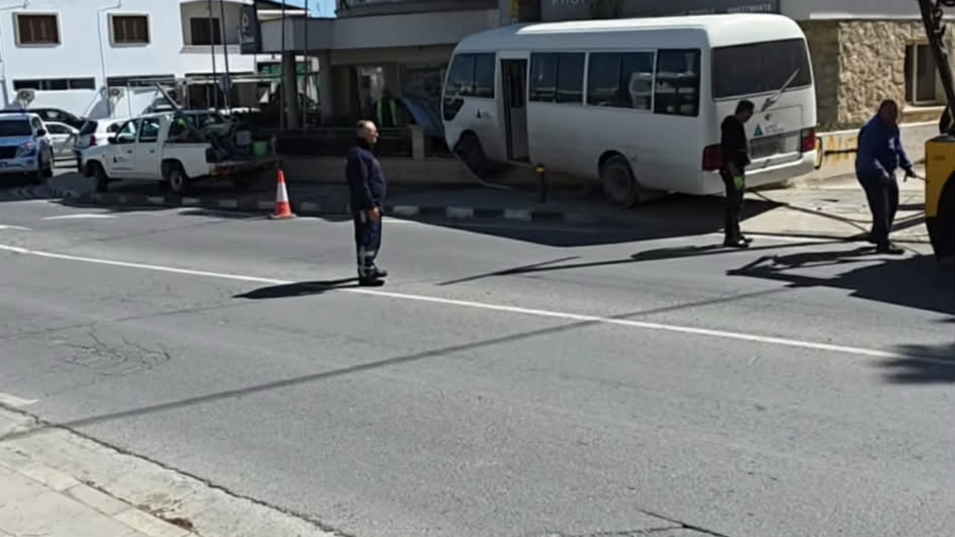 Αναστάτωση στον Στρόβολο: Μικρό λεωφορείο του Δήμου που μετέφερε ηλικιωμένους ενεπλάκη σε ατύχημα