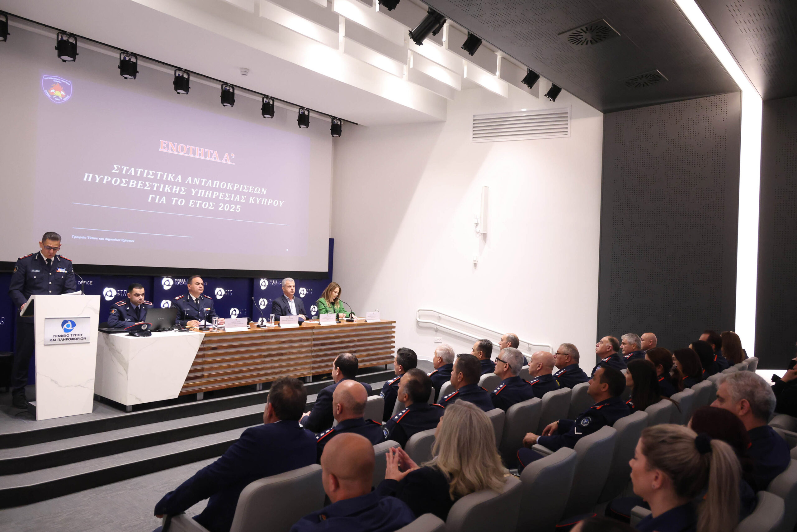 &Lambda;&omicron;&gamma;&gamma;ί&nu;&omicron;&sigmaf;: &Delta;&epsilon;&kappa;&alpha;&tau;&rho;ί&alpha; &pi;&tau;&eta;&tau;&iota;&kappa;ά &mu;έ&sigma;&alpha; &sigma;&tau;&eta; &mu;ά&chi;&eta; &tau;&omega;&nu; &pi;&upsilon;&rho;&kappa;&alpha;&gamma;&iota;ώ&nu;, &kappa;ύ&rho;&iota;&omicron;&sigmaf; &pi;&alpha;&rho;ά&gamma;&omicron;&nu;&tau;&alpha;&sigmaf; &omicron; ά&nu;&theta;&rho;&omega;&pi;&omicron;&sigmaf;