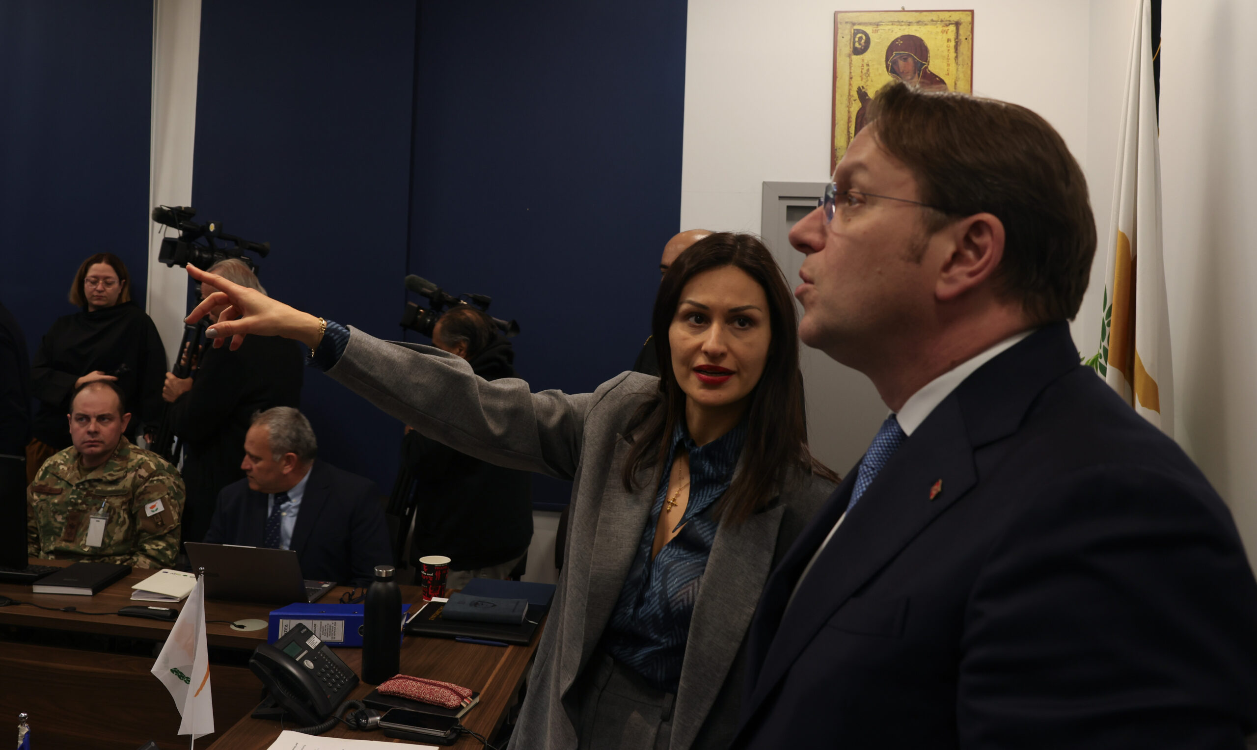 &laquo;&Pi;&upsilon;&rho;ά&raquo; &kappa;&alpha;&tau;ά &Mu;&alpha;&rho;ί&alpha;&sigmaf; &Pi;&alpha;&nu;&alpha;&gamma;&iota;ώ&tau;&omicron;&upsilon; &sigma;&tau;&eta; &Beta;&omicron;&upsilon;&lambda;ή: &Epsilon;&nu;έ&kappa;&rho;&iota;&nu;&alpha;&nu; &alpha;&phi;&alpha;&lambda;&alpha;&tau;ώ&sigma;&epsilon;&iota;&sigmaf;-express &kappa;&alpha;&iota; &zeta;ή&tau;&eta;&sigma;&alpha;&nu; &pi;&alpha;&rho;&alpha;ί&tau;&eta;&sigma;&eta;