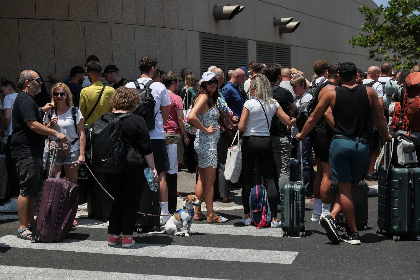 Τουλάχιστον 20.000 Ισραηλινοί επέστρεψαν στη χώρα, περίπου 120.000 παραμένουν εξωτερικό