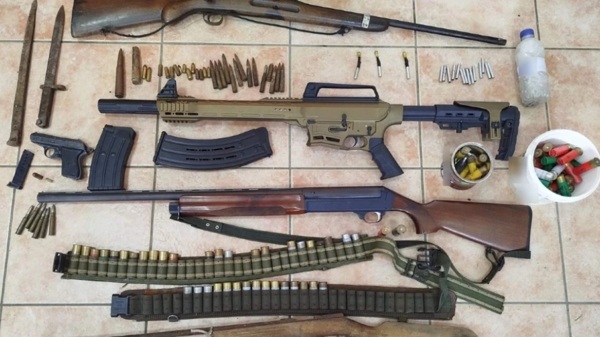 Συνελήφθησαν δύο άτομα για οπλοκατοχή στα Χανιά