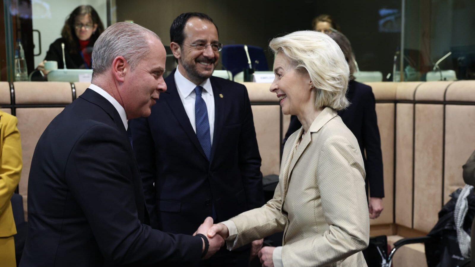 Ο Παντελίδης στην Τριμερή Κοινωνική Σύνοδο: Είδε την Πρόεδρο της Κομισιόν και τόνισε την ανάγκη για οικονομική αυτονομία της ΕΕ