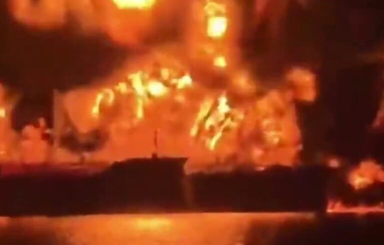 ΒΙΝΤΕΟ: Επίθεση σε δύο δεξαμενόπλοια στον Περσικό Κόλπο, πήραν φωτιά μέσα στα ιρακινά χωρικά ύδατα