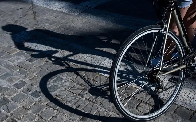 Έ&kappa;&omicron;&beta;&epsilon; &beta;ό&lambda;&tau;&epsilon;&sigmaf; &mu;&epsilon; &pi;&omicron;&delta;ή&lambda;&alpha;&tau;&omicron; &phi;&omicron;&rho;&tau;&omega;&mu;έ&nu;&omicron;&sigmaf; &nu;&alpha;&rho;&kappa;&omega;&tau;&iota;&kappa;ά, &epsilon;&pi;&iota;&tau;έ&theta;&eta;&kappa;&epsilon; &sigma;&epsilon; &alpha;&sigma;&tau;&upsilon;&nu;&omicron;&mu;&iota;&kappa;&omicron;ύ&sigmaf;