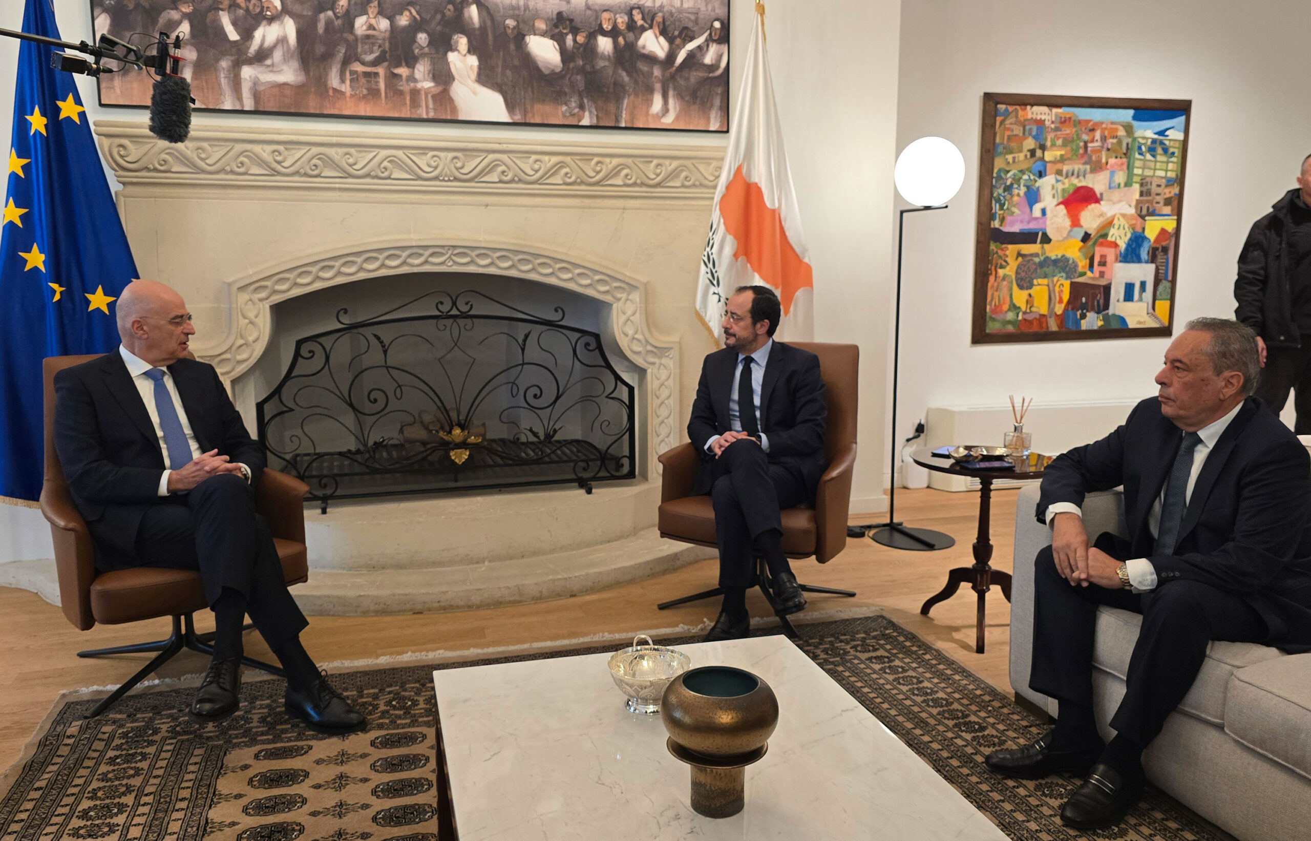 &Sigma;&tau;&omicron; &Pi;&rho;&omicron;&epsilon;&delta;&rho;&iota;&kappa;ό &omicron; &Delta;έ&nu;&delta;&iota;&alpha;&sigmaf;: &Mu;ή&nu;&upsilon;&mu;&alpha; &sigma;&tau;ή&rho;&iota;&xi;&eta;&sigmaf; &alpha;&pi;ό &Epsilon;&lambda;&lambda;ά&delta;&alpha; &pi;&rho;&omicron;&sigmaf; &Kappa;ύ&pi;&rho;&omicron; &gamma;&iota;&alpha; &tau;&iota;&sigmaf; &laquo;&delta;ύ&sigma;&kappa;&omicron;&lambda;&epsilon;&sigmaf; &sigma;&tau;&iota;&gamma;&mu;έ&sigmaf;&raquo;