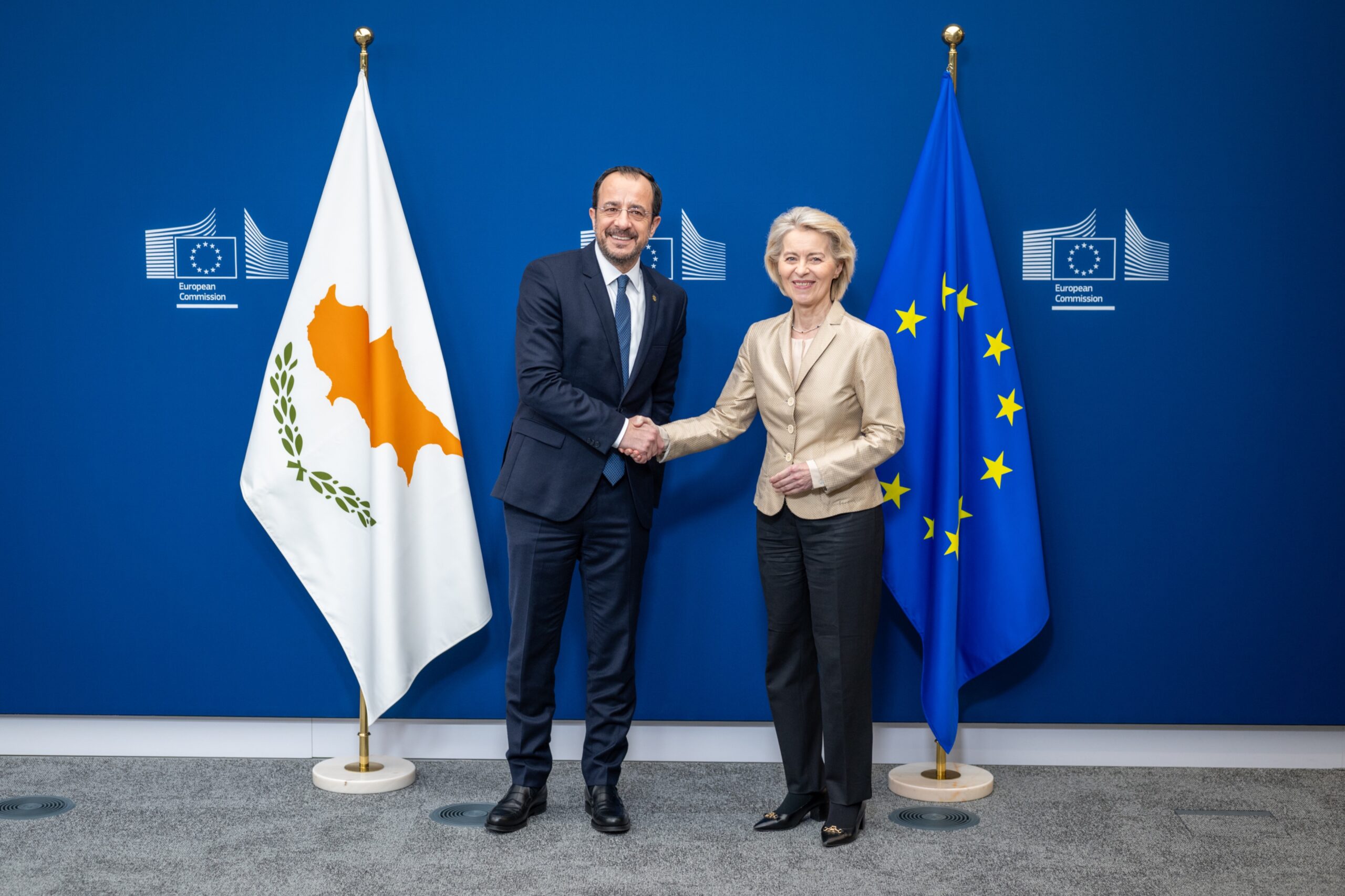 &Mu;&epsilon; &laquo;&kappa;&alpha;&lambda;&eta;&mu;έ&rho;&alpha;&raquo; &sigma;&tau;&alpha; &epsilon;&lambda;&lambda;&eta;&nu;&iota;&kappa;ά &upsilon;&pi;&omicron;&delta;έ&chi;&theta;&eta;&kappa;&epsilon; &tau;&omicron;&nu; &Pi;&rho;ό&epsilon;&delta;&rho;&omicron; &Chi;&rho;&iota;&sigma;&tau;&omicron;&delta;&omicron;&upsilon;&lambda;ί&delta;&eta; &eta; &Omicron;ύ&rho;&sigma;&omicron;&upsilon;&lambda;&alpha; &phi;&omicron;&nu; &nu;&tau;&epsilon;&rho; &Lambda;άϊ&epsilon;&nu;