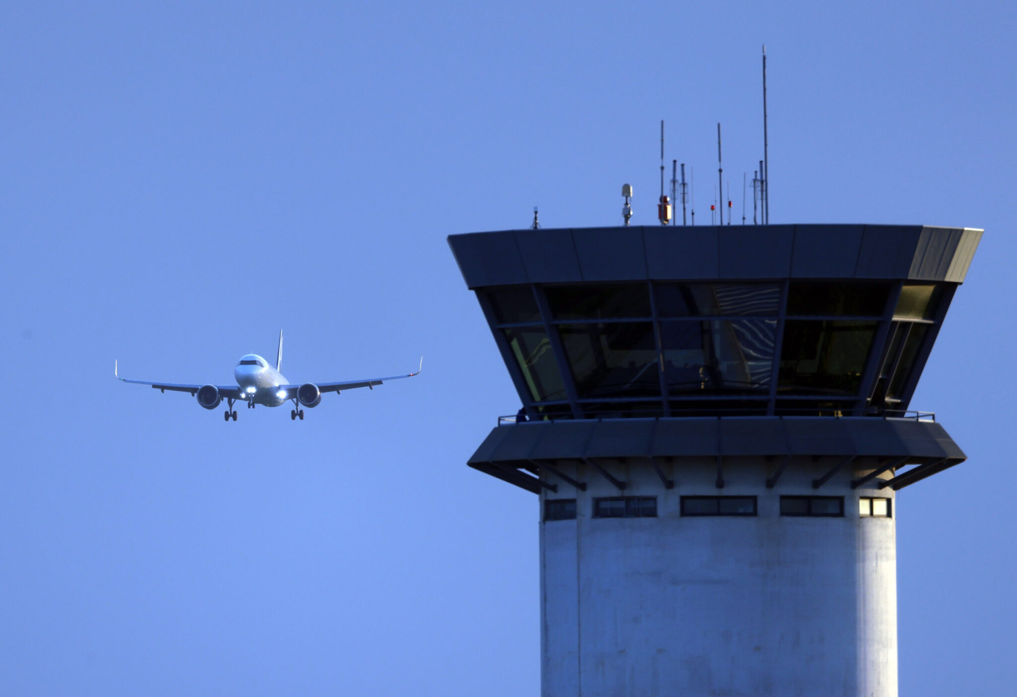 Στις ράγες της κανονικότητας ο τουρισμός: Επανήρχισαν πτήσεις, θετικές εκτιμήσεις αρμοδίων