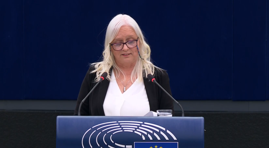 &Sigma;&upsilon;&gamma;&kappa;&lambda;&omicron;&nu;ί&zeta;&epsilon;&iota; &mu;&eta;&tau;έ&rho;&alpha; &theta;ύ&mu;&alpha;&tau;&omicron;&sigmaf; bullying: &laquo;Ή&tau;&alpha;&nu; έ&nu;&alpha; &chi;&alpha;&rho;&omicron;ύ&mu;&epsilon;&nu;&omicron; &pi;&alpha;&iota;&delta;ί, &gamma;&epsilon;&mu;ά&tau;&omicron; &zeta;&omega;ή&raquo;